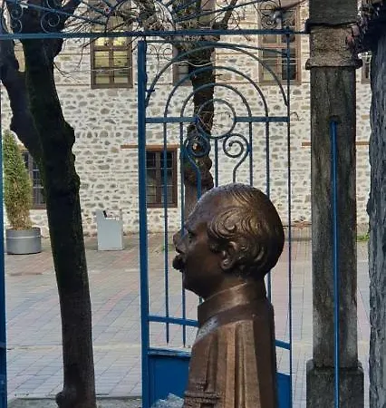 Konukevi Themistokli 3*